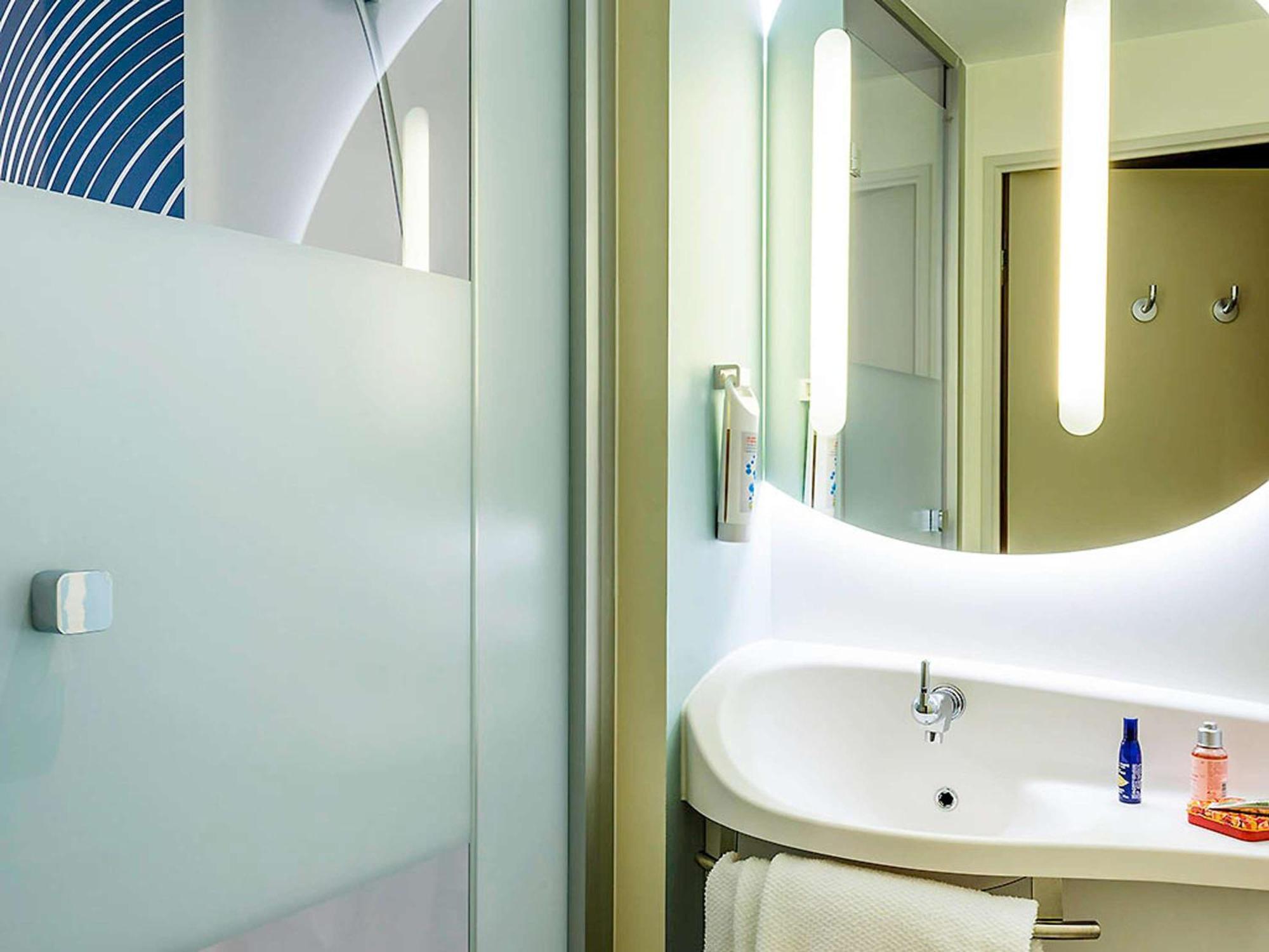 Ibis Budget Saint Quentin Yvelines - Velodrome Montigny-le-Bretonneux Eksteriør billede