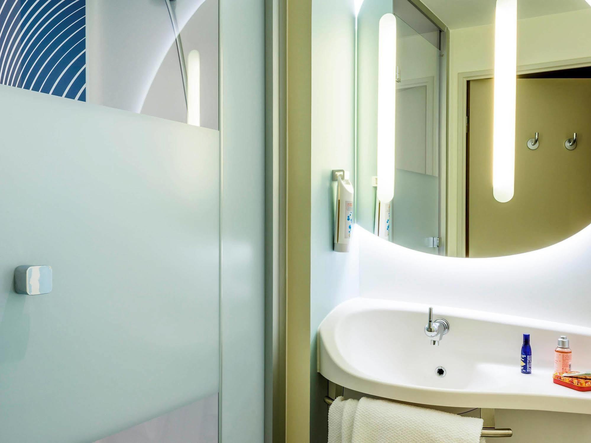 Ibis Budget Saint Quentin Yvelines - Velodrome Montigny-le-Bretonneux Eksteriør billede
